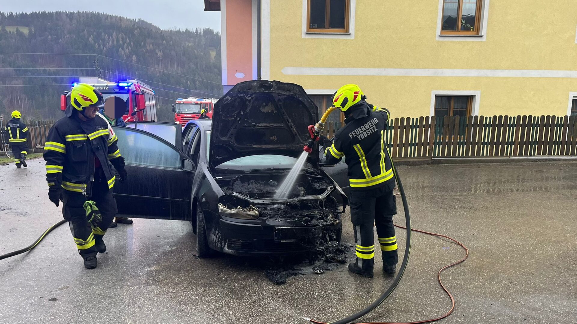 B2-Fahrzeugbrand